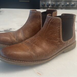 Brown Chukka Boots with Leather Material and Rounded Toe
